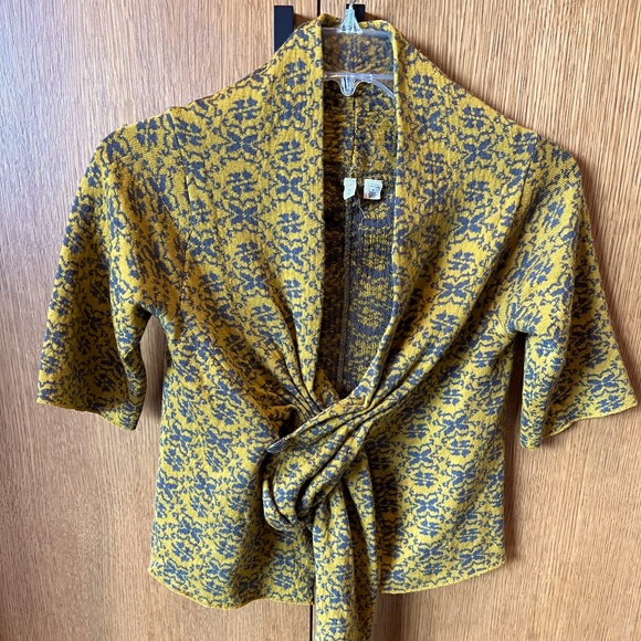 Shrug by Moth, mustard/pewter gray print w/pewter button closure 100% soft wool. - Picture 1 of 3